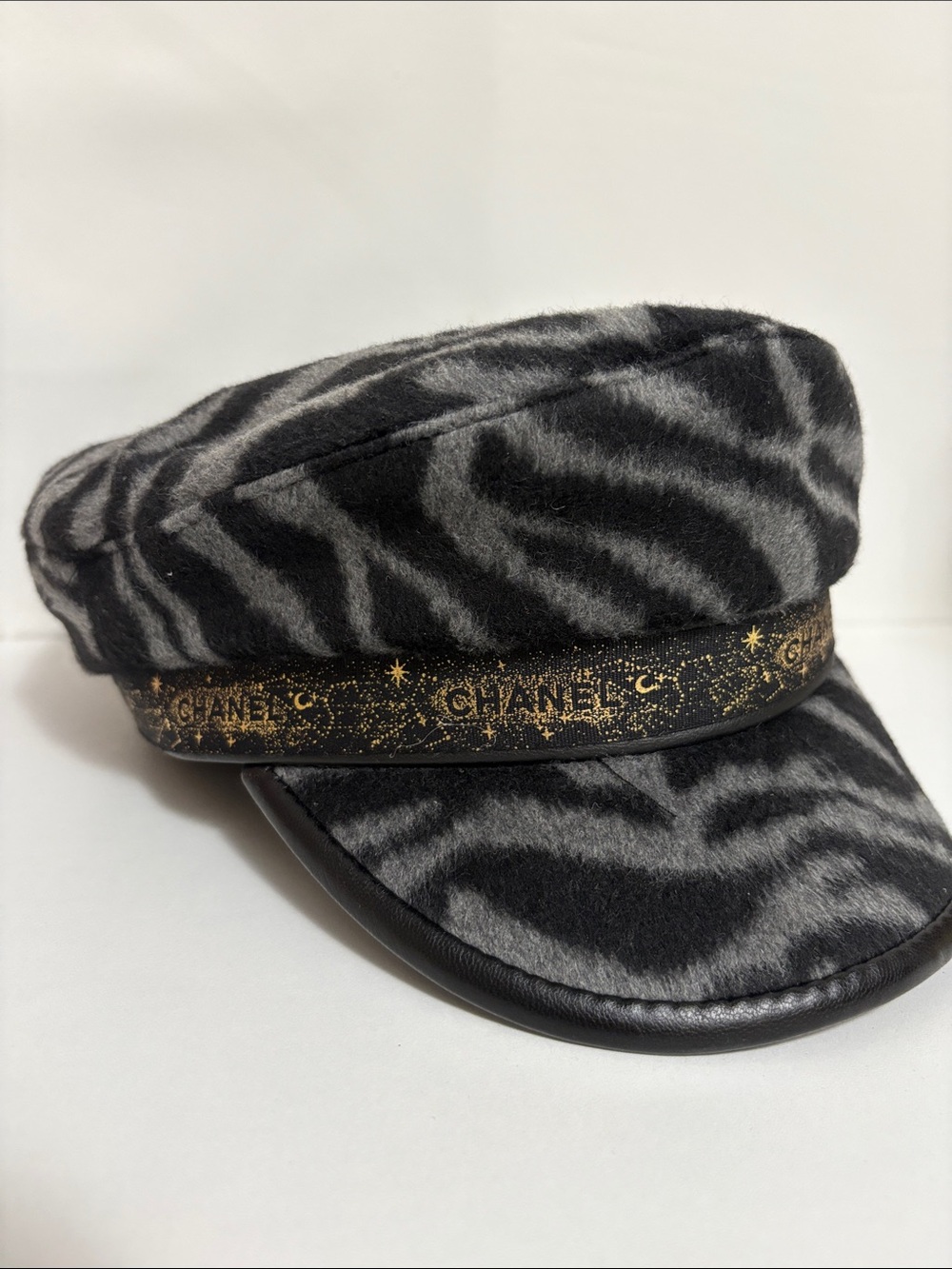 CHANEL Ribbon Gray & Black Zebra-Print hat
